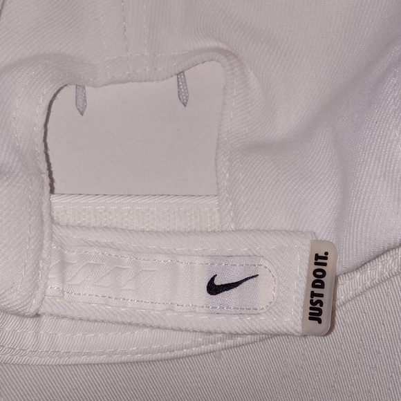 Adult Vintage Black and white unisex Nike baseball hat - Picture 6 of 7